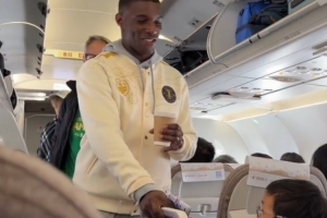 京媒：國安全隊從上海乘機返回北京，很多球迷特意更改行程