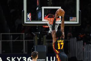 重錘火花！奧孔武連續(xù)暴扣 老鷹持續(xù)發(fā)力將優(yōu)勢擴(kuò)大到20分