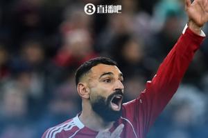 BBC：薩拉赫在混采區(qū)主動停下來跟記者說話，隊友們對此感到震驚