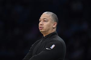 船記：里德末節(jié)4三分比快船全隊(duì)下半場多1個(gè) 一周前克萊也做到過