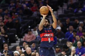 乾坤大挪移！賈斯汀·尚帕尼底線接球 高難度拉桿反籃打中