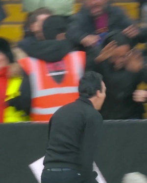 釋放激情??維拉讀秒絕殺阿森納，埃梅里狂奔三連跳+握拳怒吼