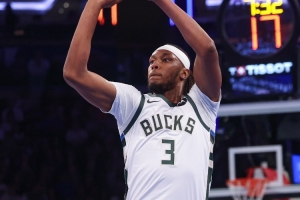 空間型內(nèi)線！特納首節(jié)4中4&三分3中3 砍下12分苦苦支撐戰(zhàn)局