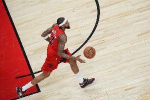 帶隊追趕！英格拉姆三分穿針 半節(jié)時間5中4獨得10分