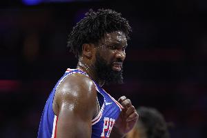 砸歪籃筐！恩比德21投僅4中拿到16分7板 三分5中0