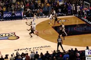 老將的經(jīng)驗(yàn)！詹姆斯殺出直接搶斷76人發(fā)球殺死比賽！