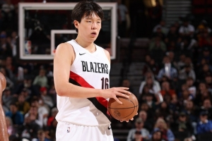 拓媒：球隊(duì)今天有意重視楊瀚森 希望他打出來以后做籌碼換字母？