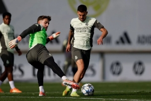 備戰(zhàn)曼城！皇馬官方曬訓(xùn)練圖：卡馬文加、塞巴略斯在列