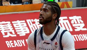 咔咔一頓扣！克里斯17中11&罰球9中6砍下28分8板4助2斷