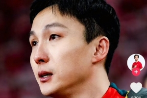 職業(yè)生涯畫上句號！尹鴻博社媒：已給出滿分熱愛，該奔赴新賽場了