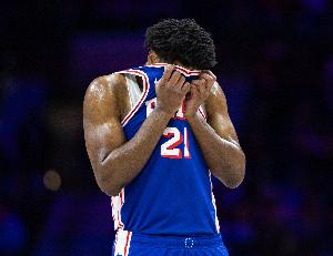 16中2！恩比德方圓3米沒人 超級空位三分穩(wěn)穩(wěn)不中