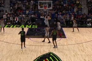 顯現(xiàn)功力！新秀奎因弧頂擊地妙傳阿爾瓦拉多輕松上籃