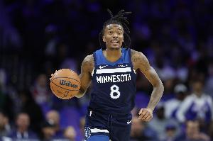 改判！馬威打到海蘭德吹進(jìn)攻犯規(guī) 太陽挑戰(zhàn)成功改后者防守犯規(guī)