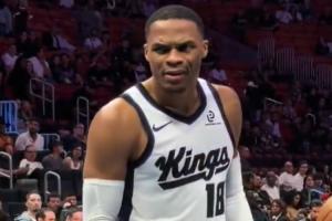 當(dāng)場教育你！球迷大喊“威鐵” 威少言語回懟+金雞獨立命中回應(yīng)！