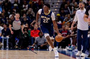 殺瘋了！奎因強突科內(nèi)特對抗上籃拿到個人第33分 鵜鶘反超1分！