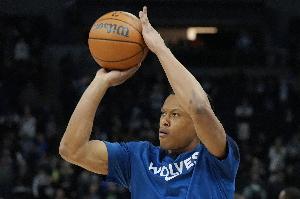 左手小拇指碰到！克拉克碰球出界 森林狼挑戰(zhàn)失敗