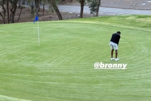 詹姆斯曬與布朗尼打高爾夫：與兒子共度時美好時光如今更顯珍貴！