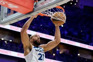 華子：戈貝爾在場時對手不敢輕易沖筐 我們無法彌補他的空缺