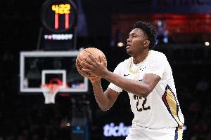 奎因作為新秀得到三雙 鵜鶘隊史第三人&比肩保羅和達倫·科里森