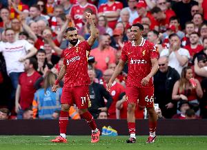 前紅軍隊友??薩拉赫社媒曬獨自訓練照，阿諾德點贊