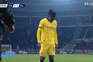 半小時傷退！萊奧射門后出現(xiàn)受傷情況，被里奇換下