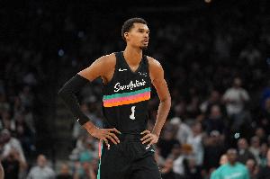 NBA杯1/4決賽打湖人！隊記：馬刺正在權(quán)衡是否讓文班在本場復(fù)出