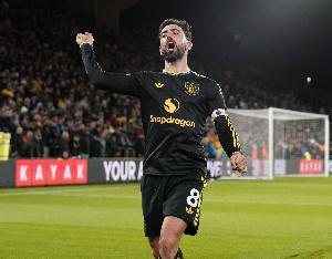 帕克批B費(fèi)：上半場(chǎng)表現(xiàn)差多次丟球權(quán) 他沒(méi)有利馬所展現(xiàn)的領(lǐng)導(dǎo)力