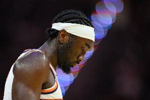 下手有點(diǎn)狠！馬威擊中戈貝爾頭部 被吹一級惡意犯規(guī)