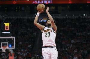 拆炸彈！穆雷本賽季在進攻時間剩4秒的三分命中率56.3% 聯(lián)盟最高