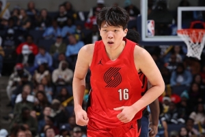 開(kāi)拓者媒體人：楊瀚森不出3年會(huì)被踢出聯(lián)盟 竟然還有人吹捧他？