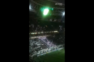 京媒：亞足聯(lián)未批準國安展示足協(xié)杯獎杯，球迷用閃光燈組成獎杯