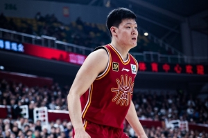 媒體人：10分鐘一節(jié) 外援4節(jié)7人次 國(guó)內(nèi)球員基本都沒(méi)啥處理球機(jī)會(huì)