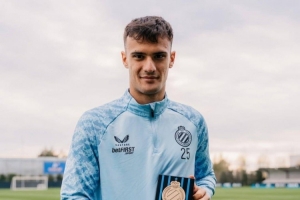 比利時記者：斯坦科維奇的表現(xiàn)超出隊友水平，國米加入回購很明智