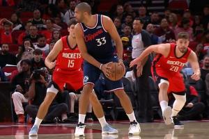 偷感很重??申京貓腰靜步背后偷襲巴圖姆 搶斷快攻反擊雙手暴扣