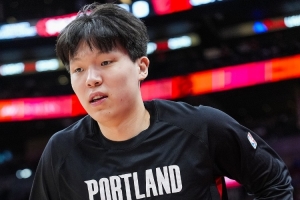 拓記：現(xiàn)在楊瀚森的水平不足以打9-10分鐘 希望他明年4月進(jìn)入輪換