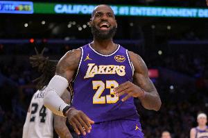 皮爾斯：詹姆斯確實(shí)下滑了 但若他接受追夢(mèng)式角色 他還能再打5年