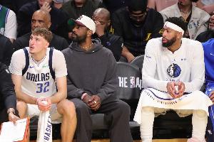 還未合體！美記：獨(dú)行俠想先觀察三狀元的表現(xiàn)再?zèng)Q定是否交易濃眉