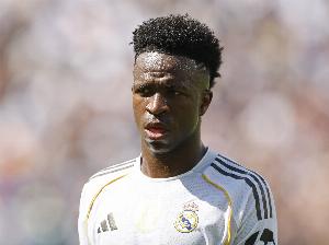 記者批維尼修斯：連續(xù)11場(chǎng)比賽未進(jìn)球，但卻想要拿到3000萬(wàn)歐年薪