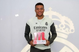 真大腿！官方：姆巴佩當(dāng)選皇馬11月最佳球員，7球1助+歐冠大四喜