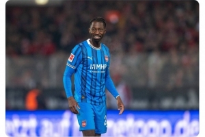 記者：門興引進(jìn)奧馬爾·特勞雷傳聞不實(shí)，但球員確實(shí)可能冬窗離隊(duì)