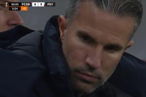 眼神要殺人??范佩西率隊歐聯(lián)6輪5負(fù)，后衛(wèi)失誤不回追被讀秒絕殺