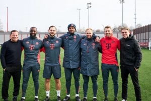 德甲第一+歐冠第二！官方：拜仁與孔帕尼教練團(tuán)隊(duì)續(xù)約至2029年