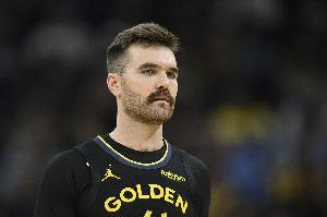 庫(kù)里：我在場(chǎng)時(shí)斯潘塞主控進(jìn)攻  我能專注無球跑動(dòng)利用好進(jìn)攻空間