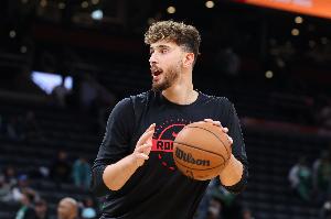 烏度卡：申京之前得了流感 現(xiàn)在看起來完全正常 他應(yīng)該100%恢復(fù)了