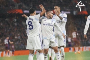 豪取8連勝！維拉歐聯(lián)杯2-1擊敗巴塞爾，蓋桑、蒂萊曼斯破門