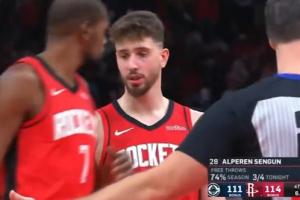 笑鼠??KD鼓勵(lì)申京關(guān)鍵罰球 申京罰了個(gè)三不沾 小帥“差點(diǎn)破防”