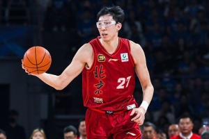 許利民：趙睿、周琦、雷蒙今晚都可以出戰(zhàn) 出場(chǎng)時(shí)間根據(jù)情況而定