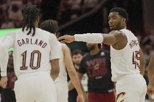 愛玩是吧？騎士對(duì)陣聯(lián)盟倒數(shù)第一奇才險(xiǎn)勝4分 最多落后17分