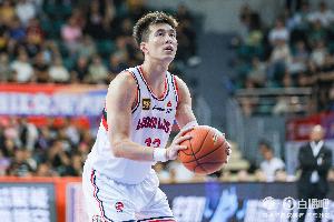 次節(jié)回暖！郭艾倫半場(chǎng)首發(fā)13分鐘 4中2拿到4分4助攻