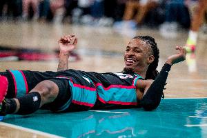 你不會(huì)是故意的吧？莫蘭特關(guān)鍵時(shí)刻跳投改傳球失誤&突破球出界